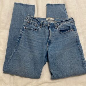 Abercrombie and Fitch the 90’s straight mid rise size 28